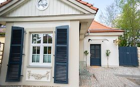 Privatsphaere Im Kutscherhaus Der Villa Golding